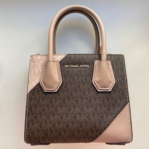 ✨Michael Kors ✨ Mercer Two-Tone Accordion Bag